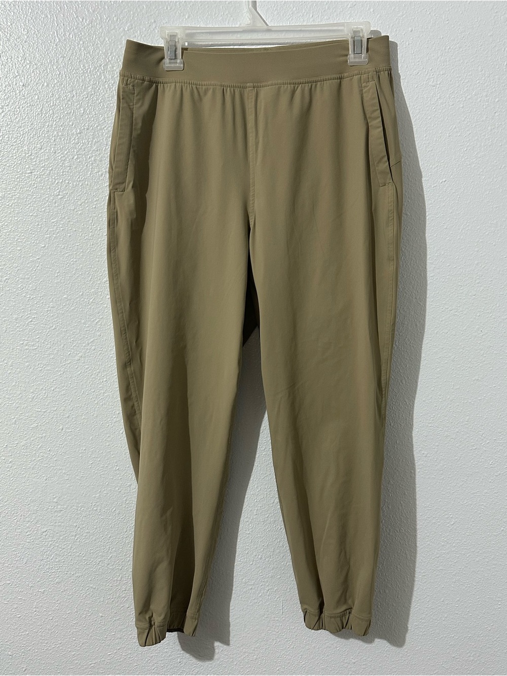 Lululemon Womens Sz 8 Beige Athletic Joggers 24” Inseam Gym Yoga Pockets